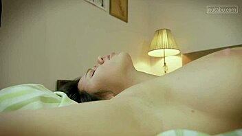 Barátom barátnőjének tökéletes cicijei cumolva még jobbak