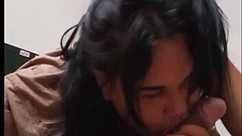 Gordinha from neighborhood gives tasty bareback blowjob