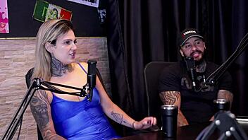 Married for years, would you give up your ass for R$500? They brought a girl home for a wild threesome! 😲