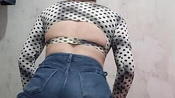 rebolando de shortinho socado sexy