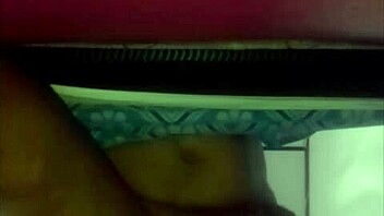 LA ATREVIDA LE GUSTA LA LECHE EN EL SAPO SIN CONDON EN MI CUARTO