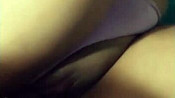 فضيحة رحاب الشرموطة البواب جابلها زبونين من كافيتريا العزيزية عاوزة امص زبر صاحبك و انت بتنيكنى اوسخ سكس عربى