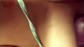 فضيحة رحاب الشرموطة البواب جابلها زبونين من كافيتريا العزيزية عاوزة امص زبر صاحبك و انت بتنيكنى اوسخ سكس عربى