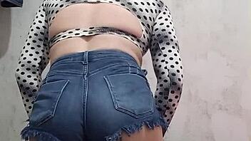 rebolando de shortinho socado sexy