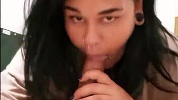 Gordinha from neighborhood gives tasty bareback blowjob