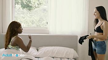 Hot Babes Wake Up Together And Start Kissing Passionately!