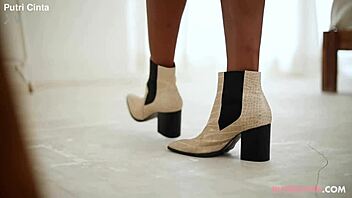 Putri cinta in unwind asian model 😊