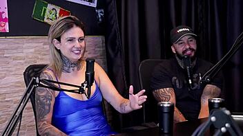 Married for years, would you give up your ass for R$500? They brought a girl home for a wild threesome! 😲