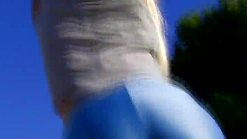 i'm fucking a beautifull blonde cougar outdoor