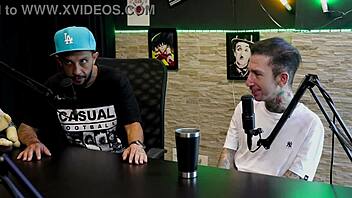 Married for years, would you give up your ass for R$500? They brought a girl home for a wild threesome! 😲