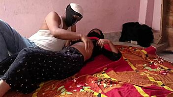 girlfriend says, 'fuck me with friend in threesome'