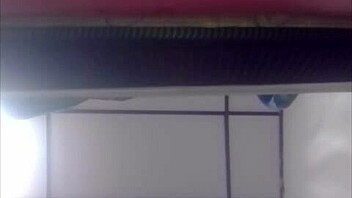 Kaxiga tjejen älskar sperma i röva utan kondom i mitt rum