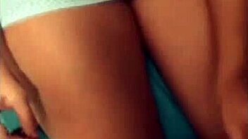 فضيحة رحاب الشرموطة البواب جابلها زبونين من كافيتريا العزيزية عاوزة امص زبر صاحبك و انت بتنيكنى اوسخ سكس عربى