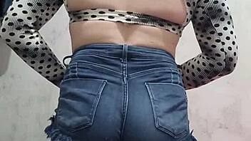 rebolando de shortinho socado sexy