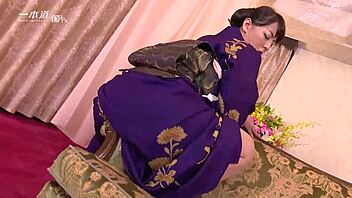 Ryoko Murakami Shows Mature Sexiness With Handjob And Creampie