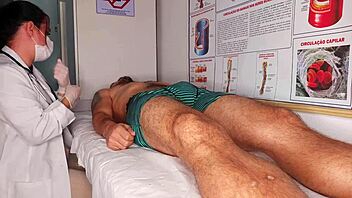 Tive Uma Ereção Na Frente Da Enfermeira