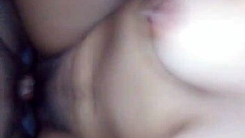 สาวโสเภณีตัวนี้พร้อมโดนเย็ดแล้วล่ะ