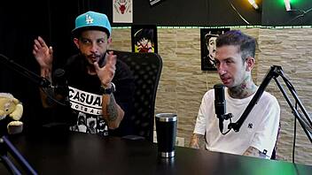 Married for years, would you give up your ass for R$500? They brought a girl home for a wild threesome! 😲