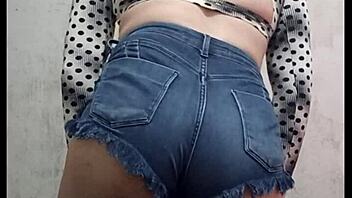 rebolando de shortinho socado sexy