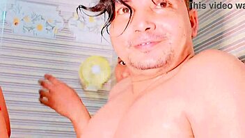 Wow, Threesome Shower Fucking FFM!