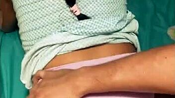 فضيحة رحاب الشرموطة البواب جابلها زبونين من كافيتريا العزيزية عاوزة امص زبر صاحبك و انت بتنيكنى اوسخ سكس عربى