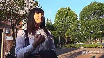 Stressavlastning med suging - sex er nyansattes eneste talent - Yui Watanabe 1