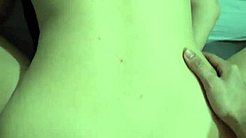 Jcsex69 Prima Pide Desesperadamente Que Se La Meta En Cuatro Patas Y Que Le Llene La Cola De Semen