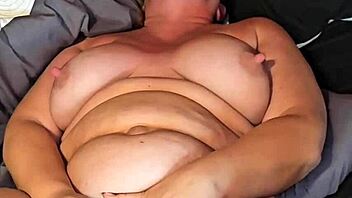 Pussy squeeze dildo as she cums hard pussy throbbing