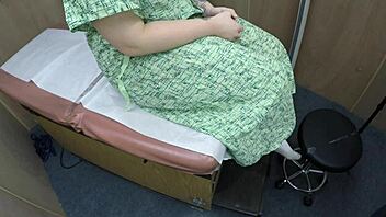 violet c uses vag pump in pov, it's intense