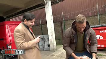 2 slutty cops fucking the burglars 😏