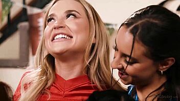 Bittersöta rivaler i grupp lesbisk fyrmannafyra