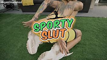 Huge Cameltoe On Skinny Tattooed Babe At Gym!