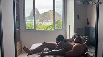 foda apaixonada em frente ao pão de açúcar