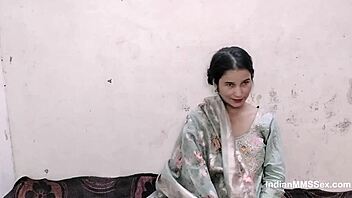 Enjoy hot blowjob sex with skinny Indian bhabhi.