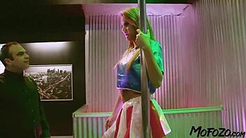 Mofozo Com - Amateur Sex With 18 Year Old Cheerleader