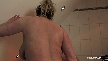 Amateur german granny lesbians lick saggy tits in bathtub orgy