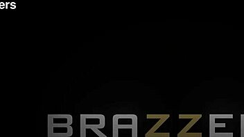 Gypsy Rose uvízne v první rychlosti, ale přeřadí na pátou pro intenzivní šukání