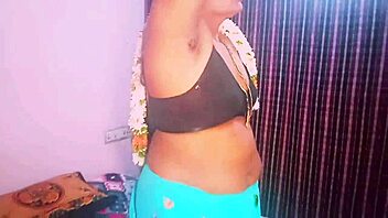 Desi Bhabi Cheats With Boyfriend!