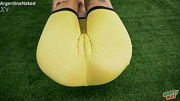 Huge Cameltoe On Skinny Tattooed Babe At Gym!