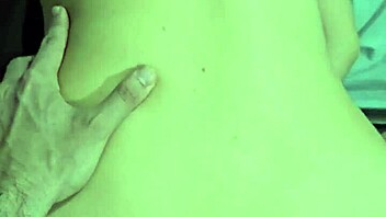 Jcsex69 Prima Pide Desesperadamente Que Se La Meta En Cuatro Patas Y Que Le Llene La Cola De Semen