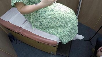 violet c uses vag pump in pov, it's intense