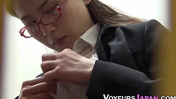 日本人ティーン18+が秘密の瞬間で自分を楽しむ