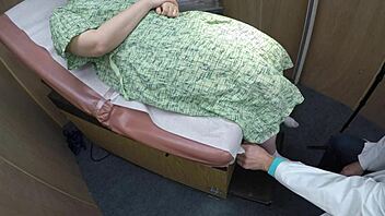 violet c uses vag pump in pov, it's intense