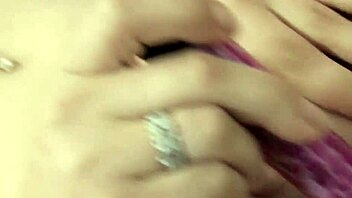 Brunette MILF masturbates shaved pussy in stockings! 😏