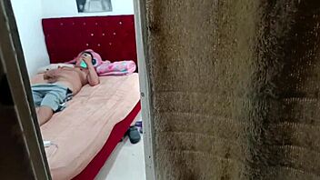 אני מזיין את החברה הכי טובה של אחותי החורגת, כמה טעים הכוס של הזונה הזו - פורנו בספרדית