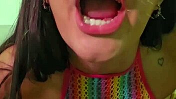 i open my ass with a huge zucchini until i cum