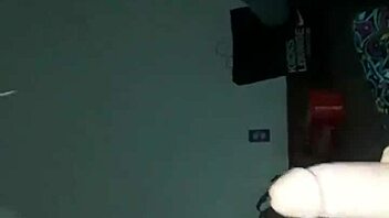 Белая телка из Атланты делится своей любительской историей