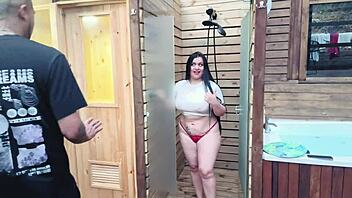 me follo a la hermanastra de mi mejor amigo rioc cuando la descubro en la ducha