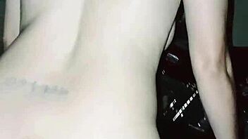 Preñandome el vecino dandole sentadillas sensuales exquisitas corridas dentro