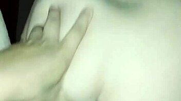 Preñandome el vecino dandole sentadillas sensuales exquisitas corridas dentro